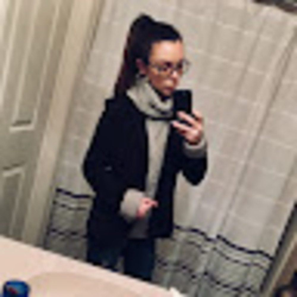 Meet your Posher, Alexis